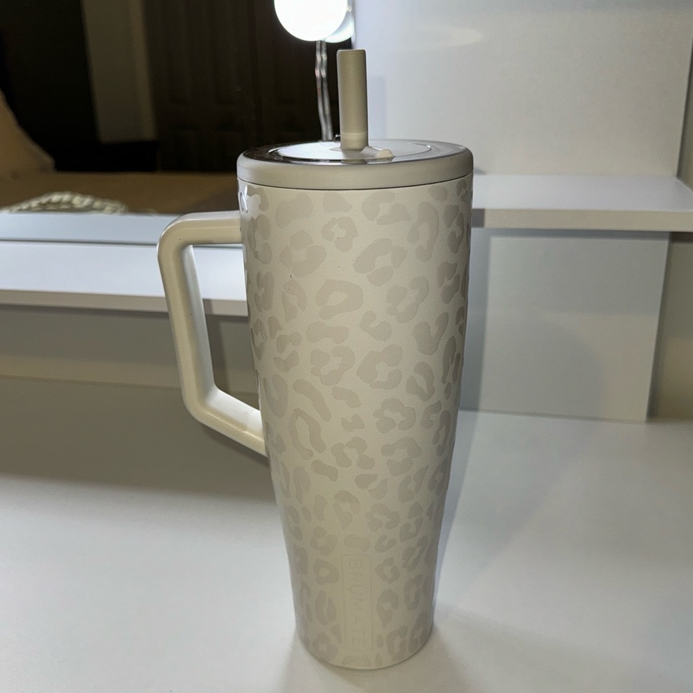 BrüMate 40oz Era Tumbler in white leopard!🤍